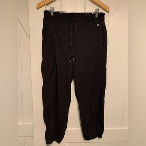 Apana capri joggers size large